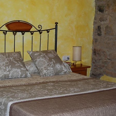 Отель Casa Angrill Oliana Экстерьер фото