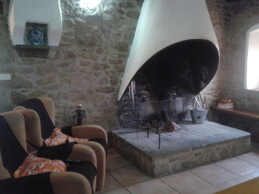 Отель Casa Angrill Oliana Экстерьер фото
