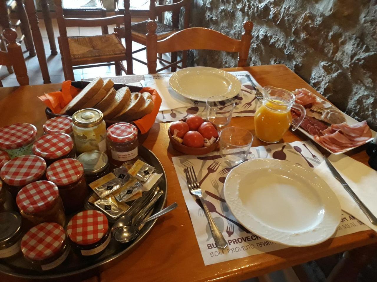 Отель Casa Angrill Oliana Экстерьер фото